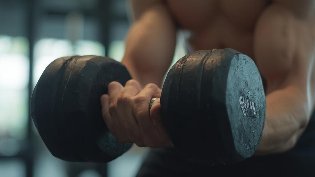 덤벨 전완근 운동의 놀라운 효과와 필수 팁